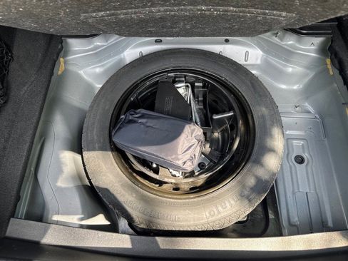 Used 2011 Mercedes-Benz E 350 4MATIC Sedan image 33