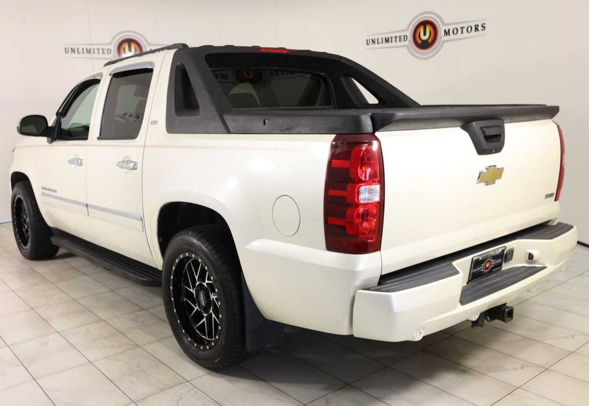 Used 2011 Chevrolet Avalanche LTZ AWD/4WD image 3