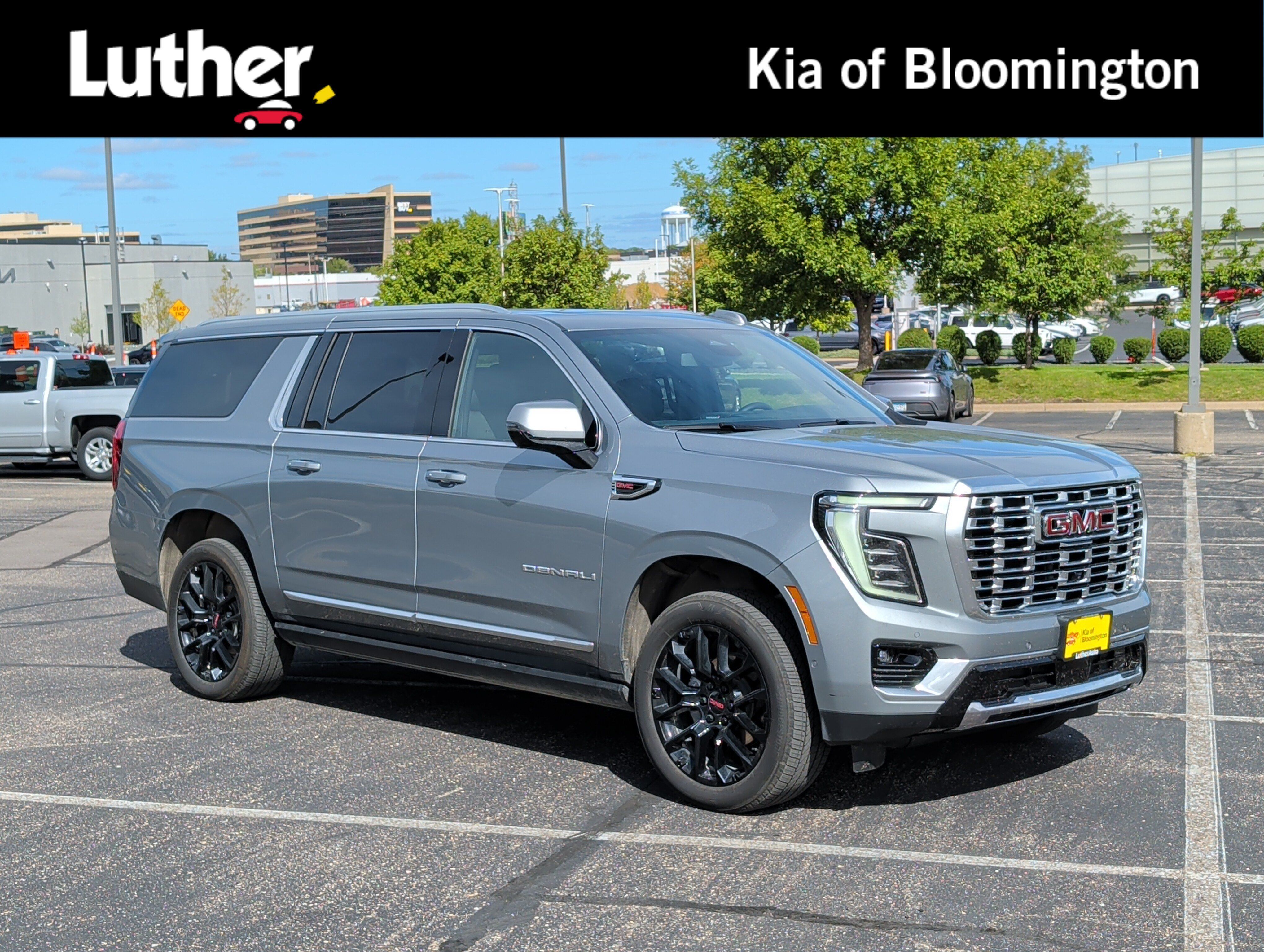 Used 2025 GMC Yukon XL Denali w/ Sun & Power Step Package AWD/4WD image 1