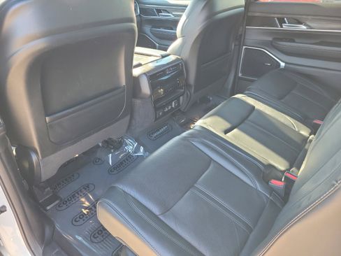 Used 2022 Jeep Wagoneer Series II AWD/4WD image 11