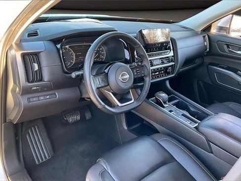 Certified 2025 Nissan Pathfinder SL image 12