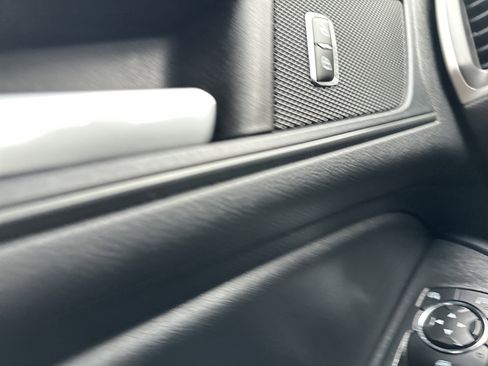 Used 2021 Ford Edge SE image 24