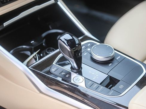 Used 2022 BMW 330e xDrive w/ M Sport Package image 21