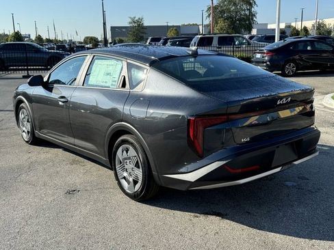 Used 2025 Kia K4 LX image 3