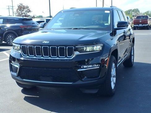 Used 2023 Jeep Grand Cherokee Limited AWD/4WD image 2