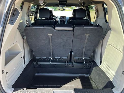 Used 2018 Dodge Grand Caravan SXT FWD image 17