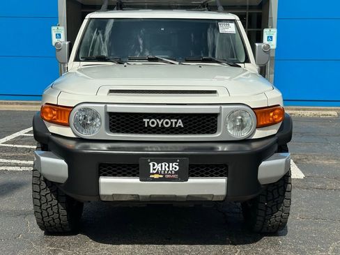 Used 2014 Toyota FJ Cruiser 4WD w/ Convenience Package image 2
