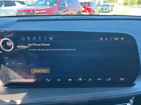 Used 2025 Chevrolet Traverse LT image 27