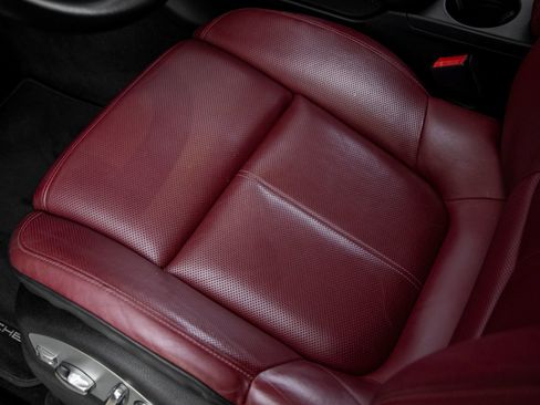 Certified 2022 Porsche Macan S AWD/4WD image 22