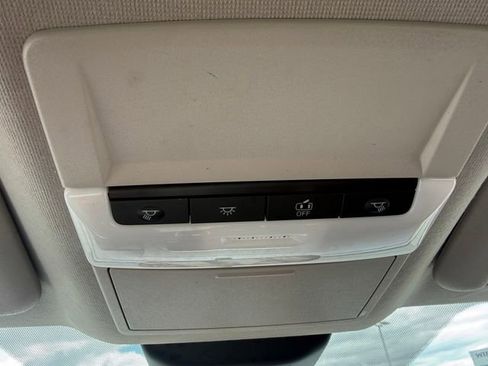 Certified 2025 Nissan Sentra SR FWD image 22