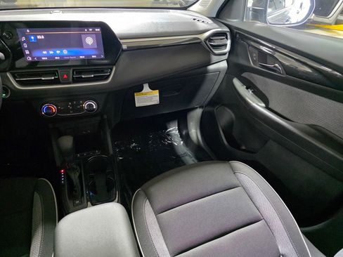 Used 2025 Chevrolet TrailBlazer LS w/ LS Convenience Package AWD/4WD image 17