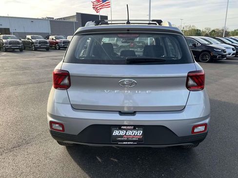 Used 2025 Hyundai Venue SEL FWD image 6