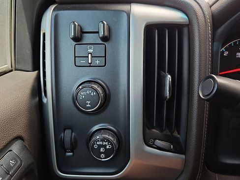 Used 2017 GMC Sierra 1500 SLT w/ SLT Preferred Package AWD/4WD image 24