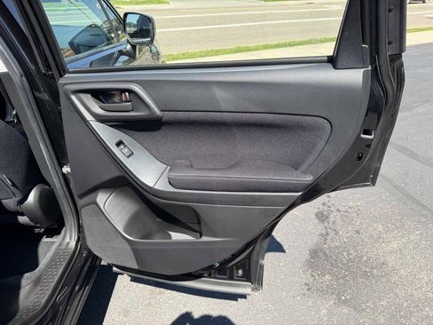 Used 2015 Subaru Forester 2.5i AWD/4WD image 18