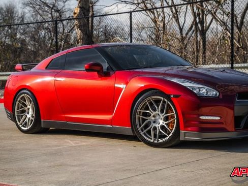 Used 2015 Nissan GT-R Premium image 45