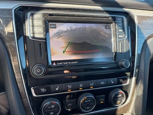 Used 2017 Volkswagen Passat 1.8T SEL Premium image 14