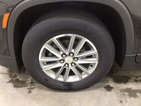 Used 2023 Chevrolet Traverse LT image 7