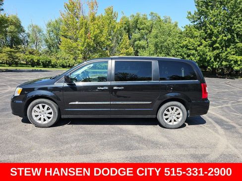Used 2015 Chrysler Town & Country Touring w/ Driver Convenience Group FWD image 1