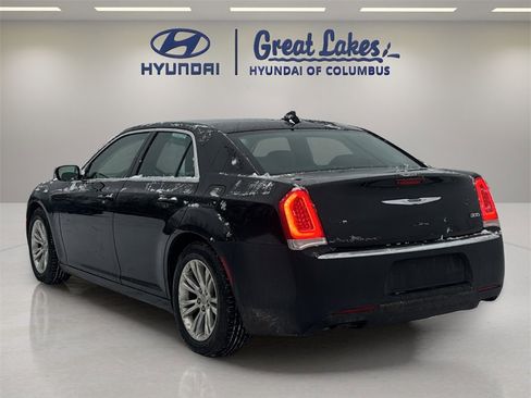 Used 2019 Chrysler 300 Touring L w/ Quick Order Package 22F image 3