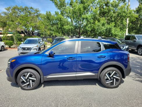 Used 2025 Nissan Kicks SV w/ SV Premium Package FWD image 3