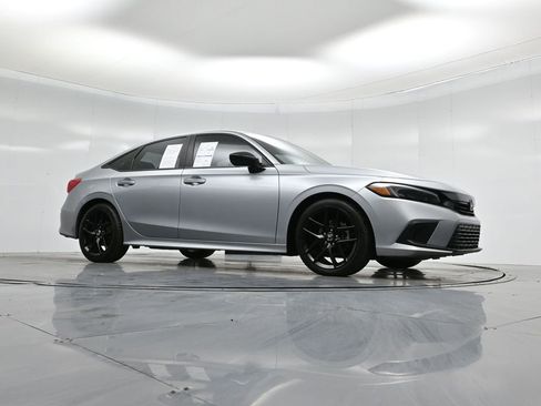 Used 2022 Honda Civic Sport image 3