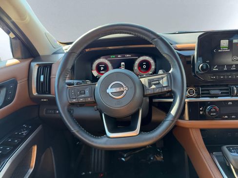 Used 2023 Nissan Pathfinder Platinum image 32