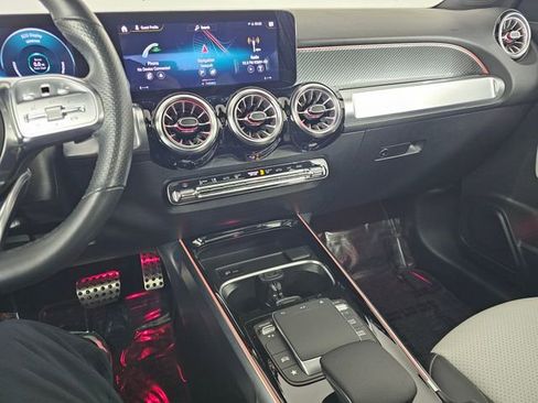 Used 2022 Mercedes-Benz GLB 250 4MATIC image 33