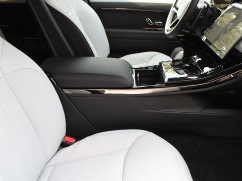 New 2025 Land Rover Range Rover Sport Dynamic SE image 3