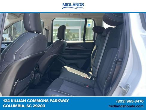 Used 2024 Jeep Grand Cherokee Laredo RWD image 9