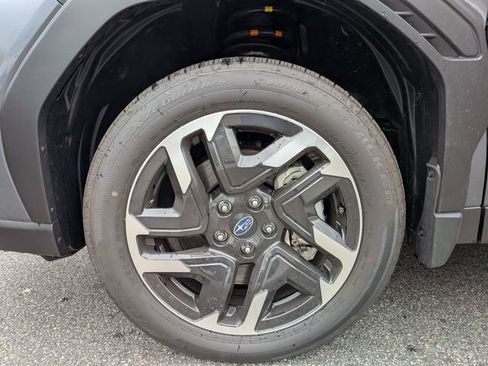 Used 2025 Subaru Forester Limited AWD/4WD image 9