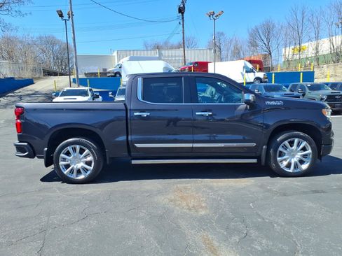 Used 2022 Chevrolet Silverado 1500 High Country w/ High Country Premium Package image 2