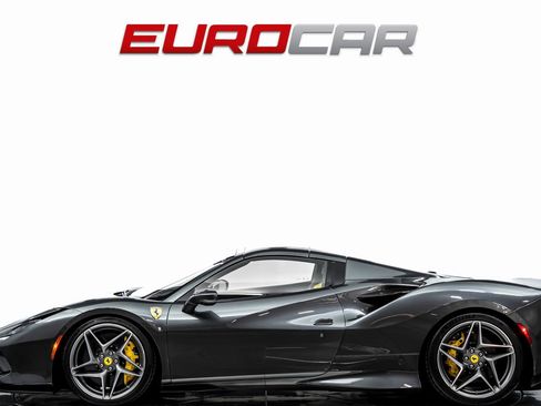 Used 2022 Ferrari F8 Tributo image 3