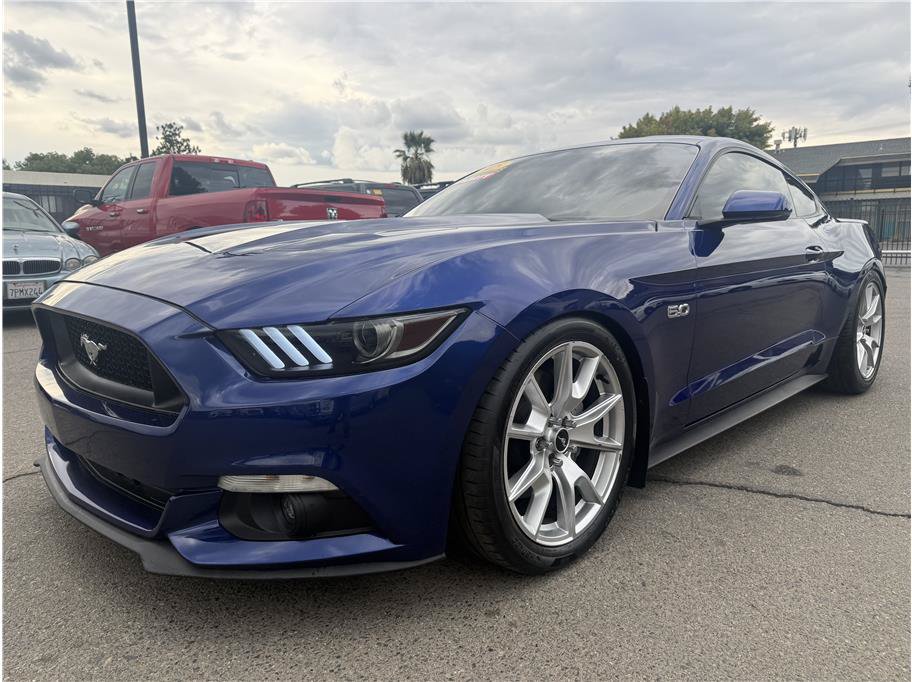 Used 2015 Ford Mustang GT Premium w/ Equipment Group 401A RWD image 3