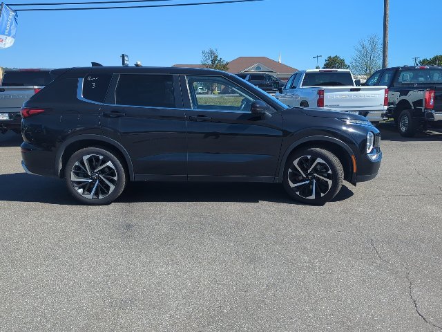 Used 2024 Mitsubishi Outlander AWD image 28