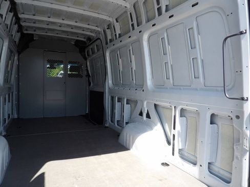 Used 2023 Mercedes-Benz Sprinter 2500 image 45