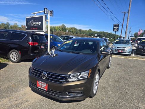 Used 2019 Volkswagen Passat 2.0T Wolfsburg FWD image 2