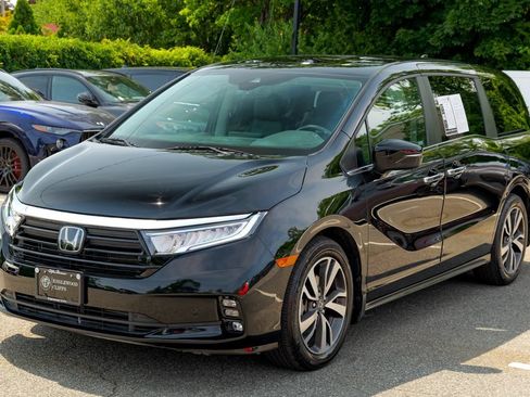 Used 2023 Honda Odyssey Touring image 3
