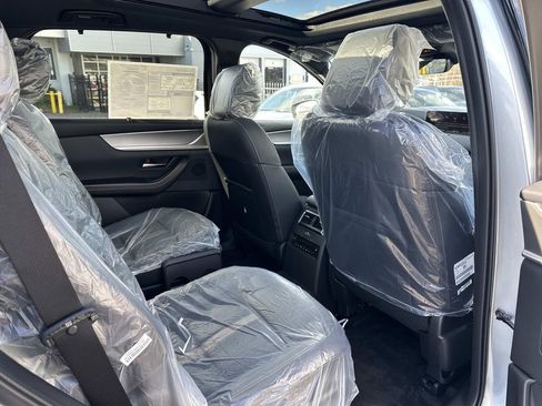 New 2025 MAZDA CX-90 Plug-In Hybrid w/ Premium Plus image 28