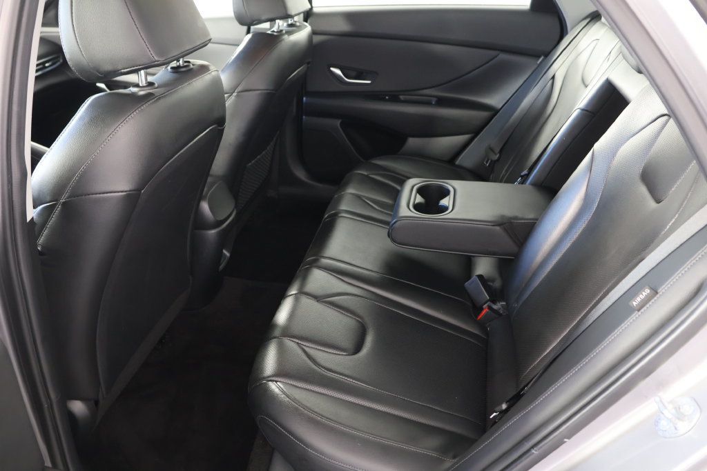 Used 2025 Hyundai Elantra Limited FWD image 21