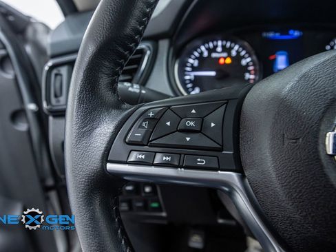 Used 2020 Nissan Rogue SV image 14