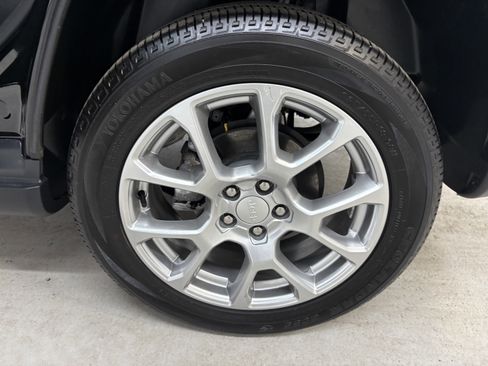 Used 2024 Jeep Compass Latitude image 7