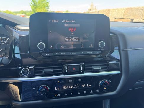 Used 2022 Nissan Pathfinder SV AWD/4WD image 16