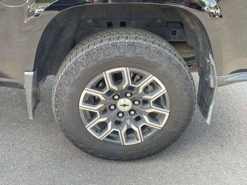 Used 2025 Chevrolet Colorado Z71 AWD/4WD image 9