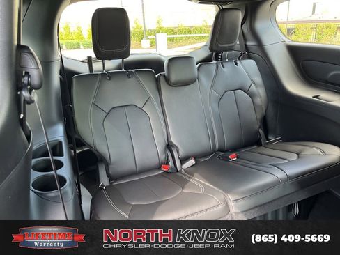 New 2026 Chrysler Pacifica Select image 22
