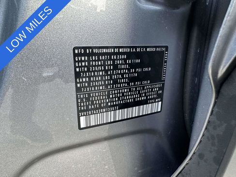 Used 2024 Volkswagen Tiguan SE image 20