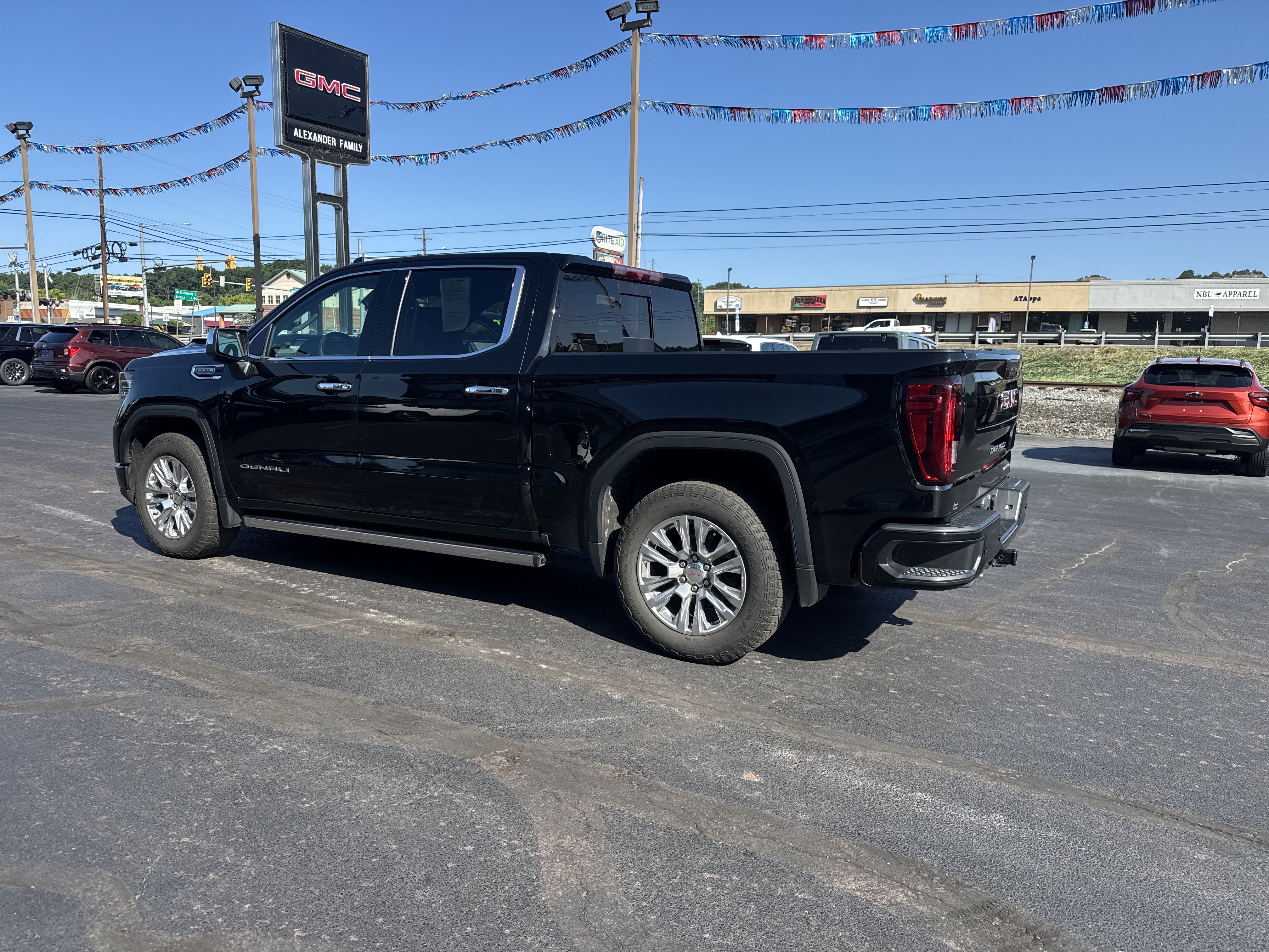 Used 2023 GMC Sierra 1500 Denali AWD/4WD image 6