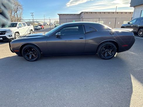 Used 2016 Dodge Challenger SXT image 4