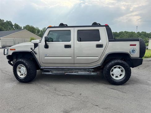 Used 2005 HUMMER H2 SUT w/ Preferred Equipment Group image 3