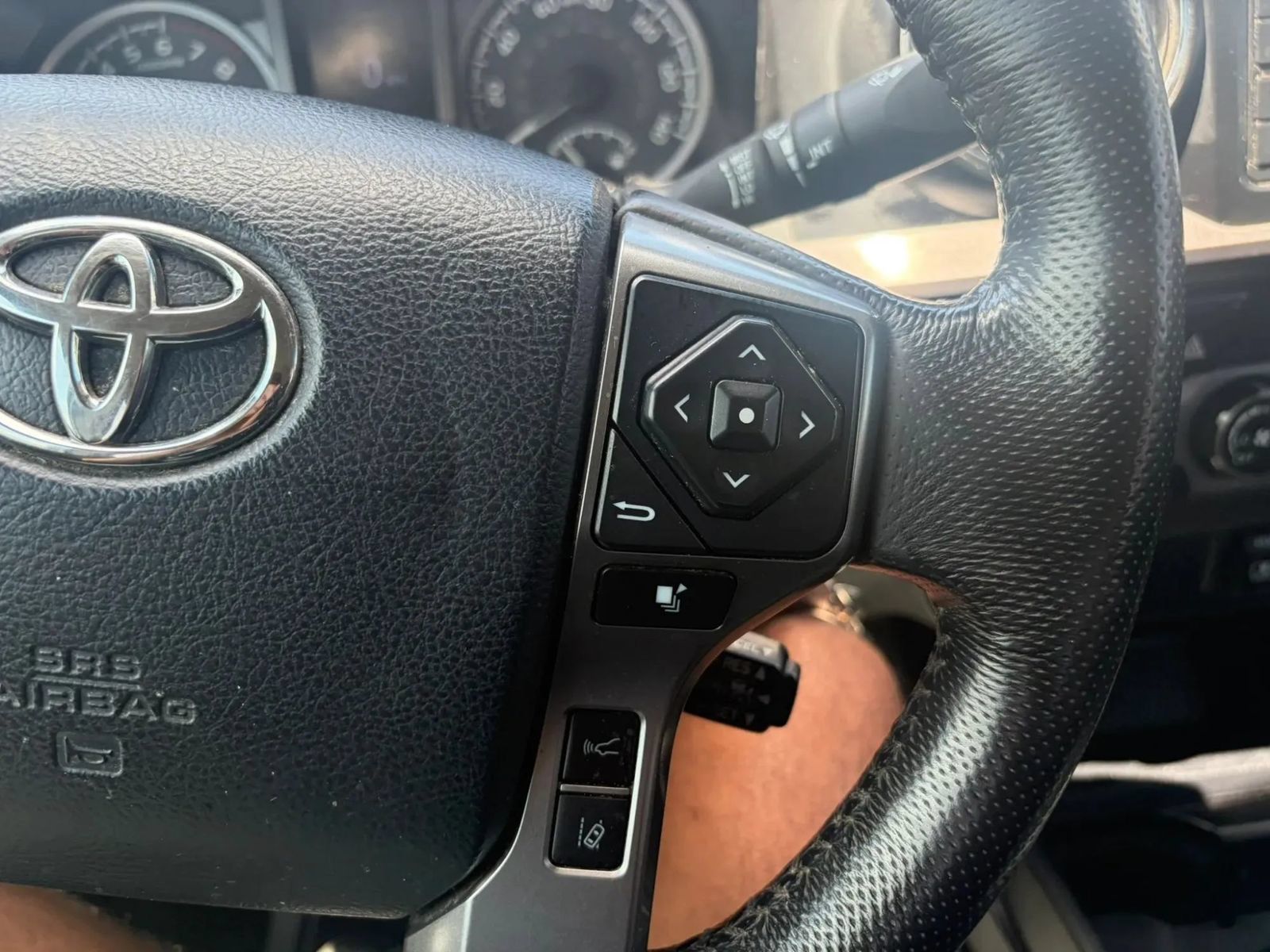 Used 2019 Toyota Tacoma SR5 AWD/4WD image 18