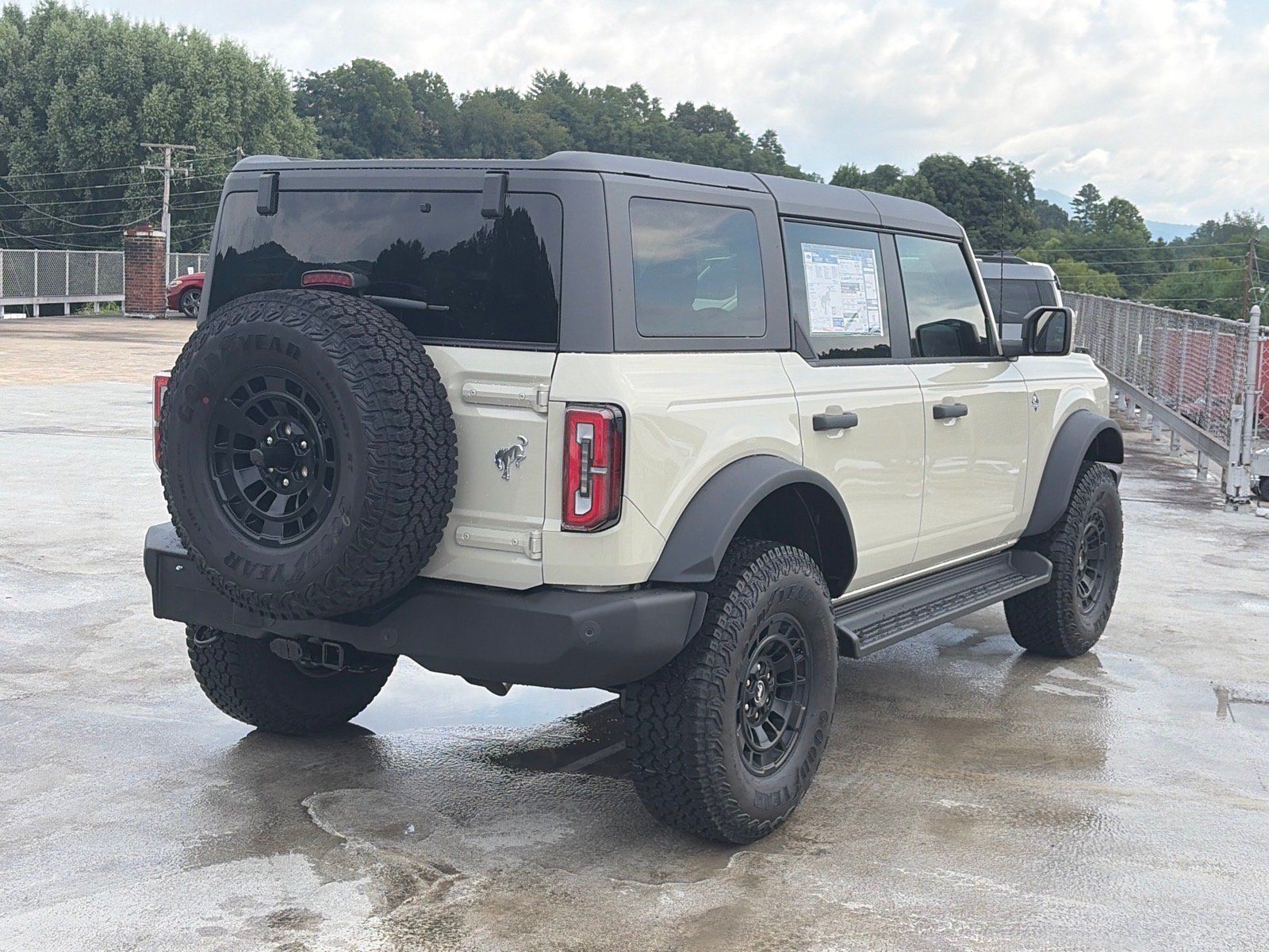 New 2026 Ford Bronco Outer Banks w/ Sasquatch Package AWD/4WD image 3
